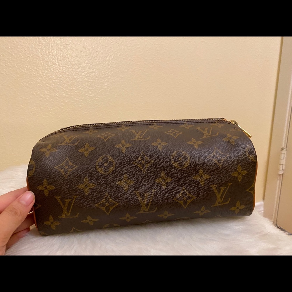 Firm price (RARE) Cosmetic pouch - Picture 3 of 12